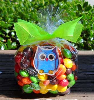 Who, Who doesn't like chocolate M & M's? With a cello bag, a bow and a cute sticker  you have a fun gift to give.